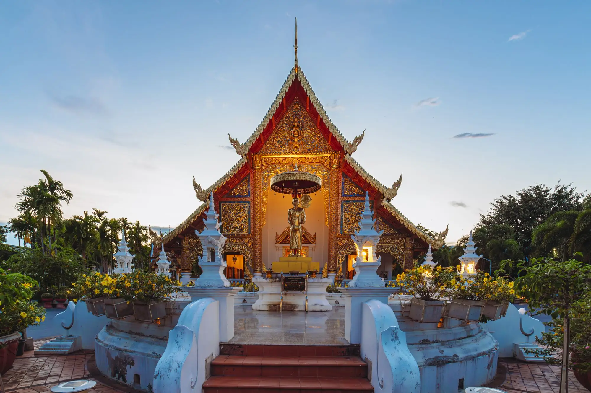 黃昏時分的清邁古城 Wat Phra Singh
